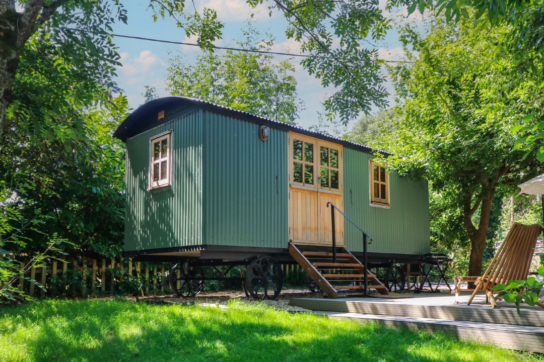 The photo shows a lovely single storey holiday home offered by Sykes Holiday Homes in Dorset. Sykes sponsor charity walks with trundl